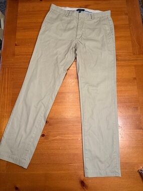 Banana Republic Men's Chinos in Light Beige